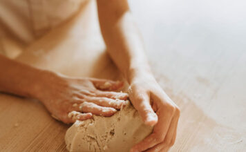 เกลือในสูตรเบเกอรี่: แค่ปรุงรส หรือคานสมดุลความอร่อยที่มือใหม่มองข้าม? เกลือในสูตรเบเกอรี่: แค่ปรุงรส หรือคานสมดุลความอร่อยที่มือใหม่มองข้าม?